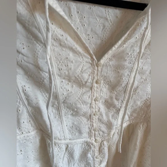 Old Navy 100% cotton Embroidered cut neck Cream Lace Blouse - Picture 3 of 7